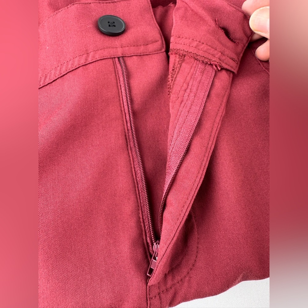 Men's Cargo Shorts in Burgundy - Picture 4 of 5
